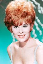 Jill St John; Jill Arlyn Oppenheim, Jill St. John olarak da bilinen Amerikalı oyuncu