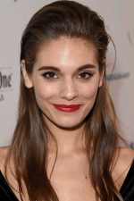 Caitlin Stasey; Melbourne, Victoria, Avustralya doğumlu Avustralyalı oyuncu