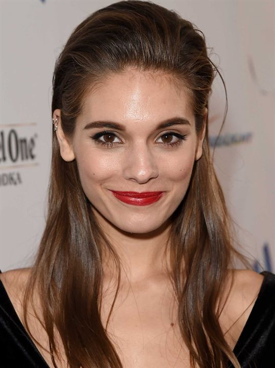 Caitlin Stasey; Melbourne, Victoria, Avustralya doğumlu Avustralyalı oyuncu