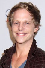 Chris Geere; Cambridge,Cambridgeshire,İngiltere doğumlu Christopher William Geere olarak da bilinen İngiliz oyuncu