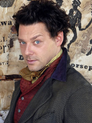 Richard Coyle; Sheffield,Güney Yorkshire,İngiltere doğumlu İngiliz  oyuncu