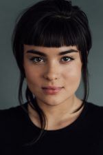 Devery Jacobs; Kahnawake,Québec,Kanada doğumlu Kawennáhere Devery Jacobs olarak da bilinen Kanadalı  oyuncu