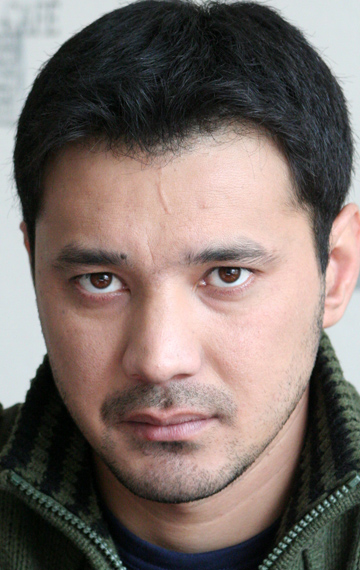 Berik Aitzhanov; Kızılorda, Kazakistan doğumlu Kazak oyuncu, yapımcı