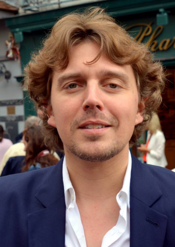 Alex Vizorek; Brüksel, Belçika doğumlu Alexandre Wieczorek, Alexandre Wieczorek olarak da bilinen Belçikalı komedyen, radyo programcısı, sunucu, oyuncu