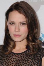Bethany Joy Lenz; Joie Lenz olarak da bilinen Amerikalı oyuncu, yönetmen