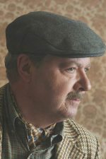 John Sessions; Largs,North Ayrshire,İskoçya doğumlu John Gibb Marshall olarak da bilinen İngiliz  oyuncu, senarist