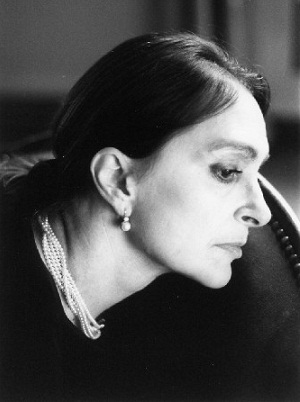 Adriana Asti; İtalyan oyuncu ve seslendirme sanatçısı