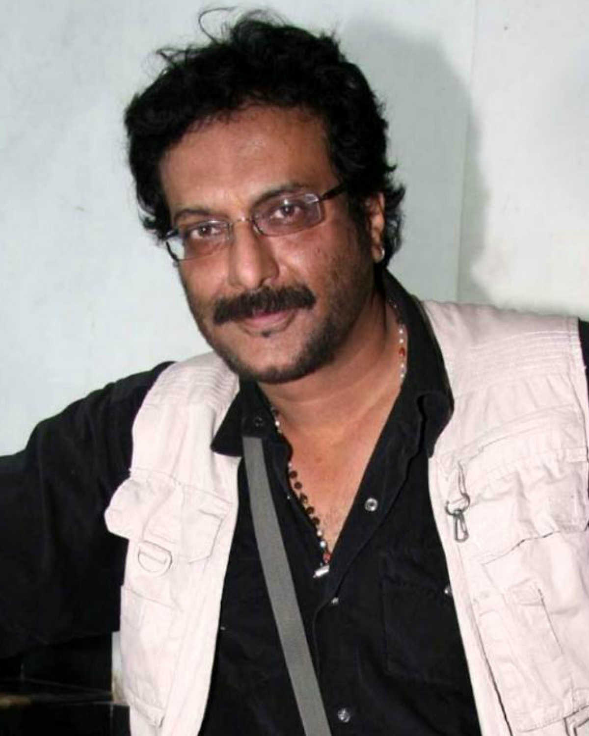 Milind Gunaji; Mumbai, Maharaştra, Hindistan doğumlu Milind  Gunaji olarak da bilinen Hint oyuncu