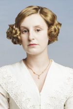 Laura Carmichael; Southampton,Hampshire,İngiltere doğumlu İngiliz  oyuncu