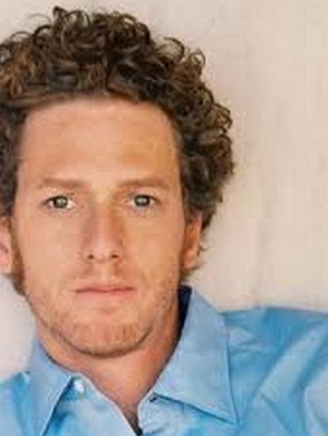 Brian Klugman; oyuncu, hikaye yazarı, senarist