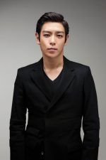 Seung-hyun Choi; Songpa-gu, Seul, Güney Kore doğumlu T.O.P olarak da bilinen Güney Korelitema müziği sanatçısı, rapçi besteci