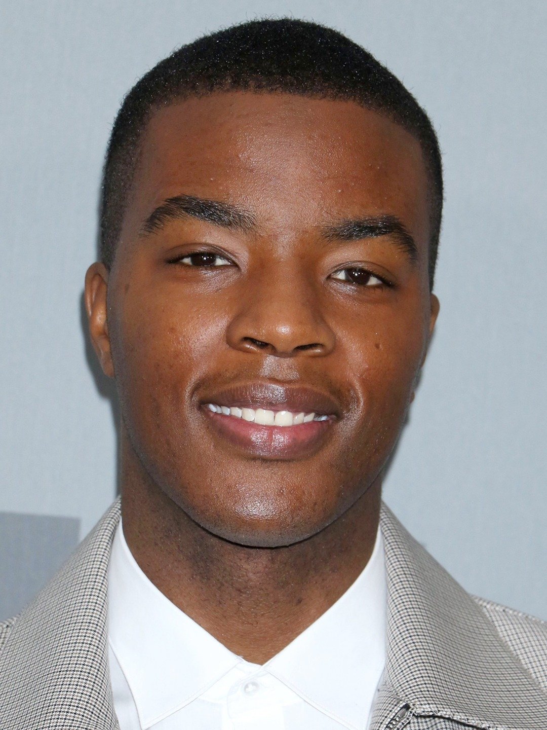 Daniel Ezra; Birmingham,Batı Midlands,İngiltere doğumlu İngiliz  oyuncu