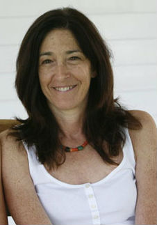 Josann McGibbon; Amerikalı senarist, idari yapımcı, ortak yapımcı