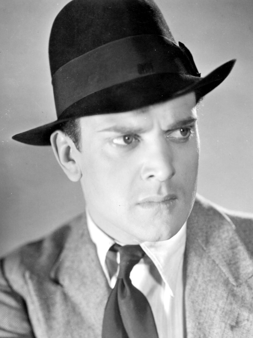 Esmond Knight; East Sheen,Londra,İngiltere doğumlu İngiliz  oyuncu