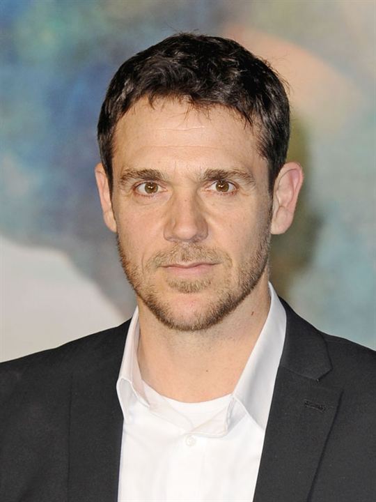 Jamie Sives; Lochend,Edinburgh,İskoçya doğumlu İskoç  oyuncu