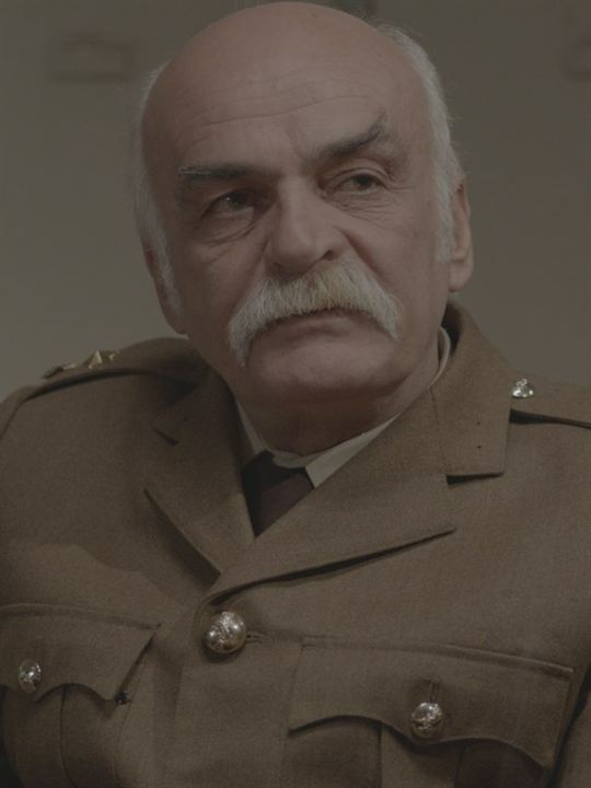 Hüseyin Özay; Türk oyuncu