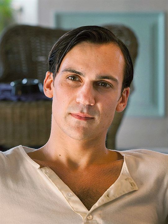 Henry Lloyd-Hughes; Westminster,Londra,İngiltere doğumlu İngiliz  oyuncu