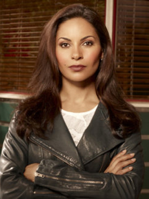 Salli Richardson; Salli Richardson-Whitfield olarak da bilinen Amerikalı oyuncu, yönetmen