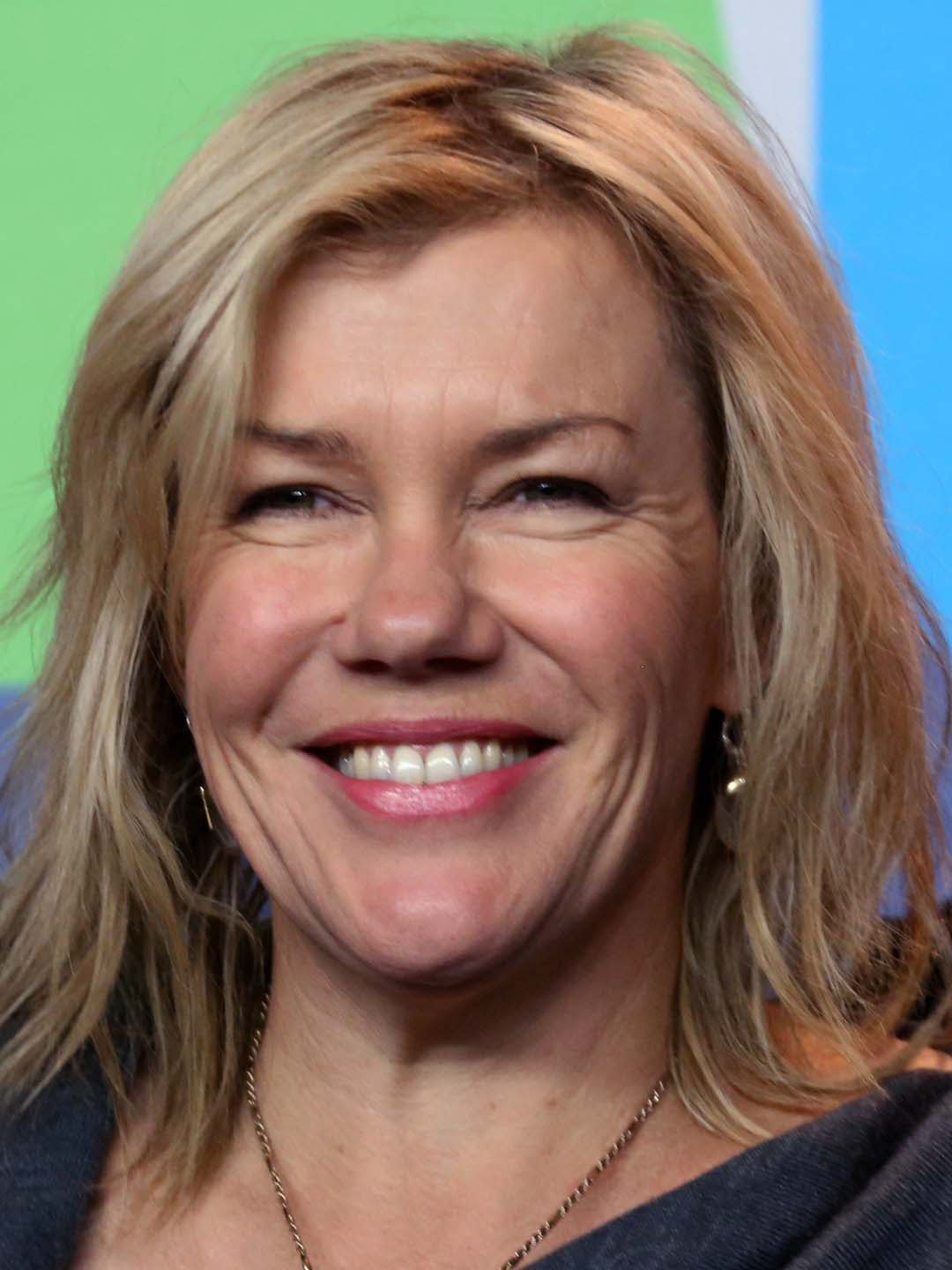 Robyn Malcolm; Ashburton, Yeni Zelanda doğumlu Yeni Zelandalı oyuncu