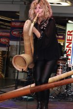 Eliana Burki; Feldbrunnen-St. Niklaus, Lebern, İsviçre doğumlu İsviçreli müzisyen