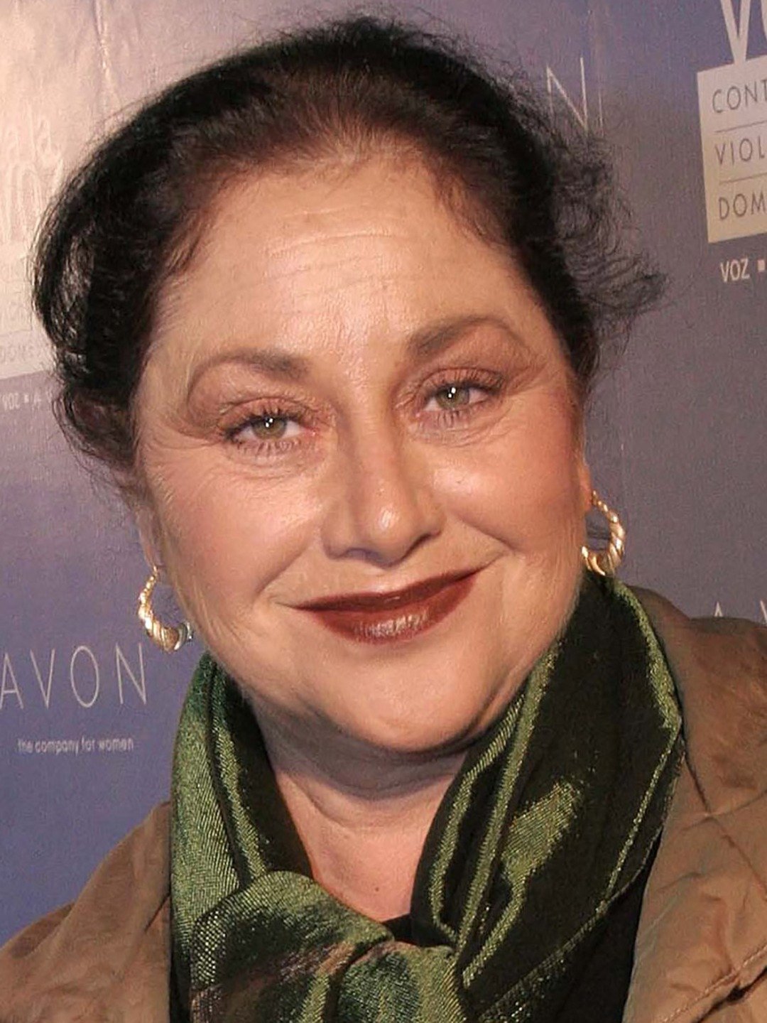 Angélica Aragón; Mexico City, Meksika doğumlu Angélica Espinoza Stransky olarak da bilinen Meksikalı şarkıcı, oyuncu