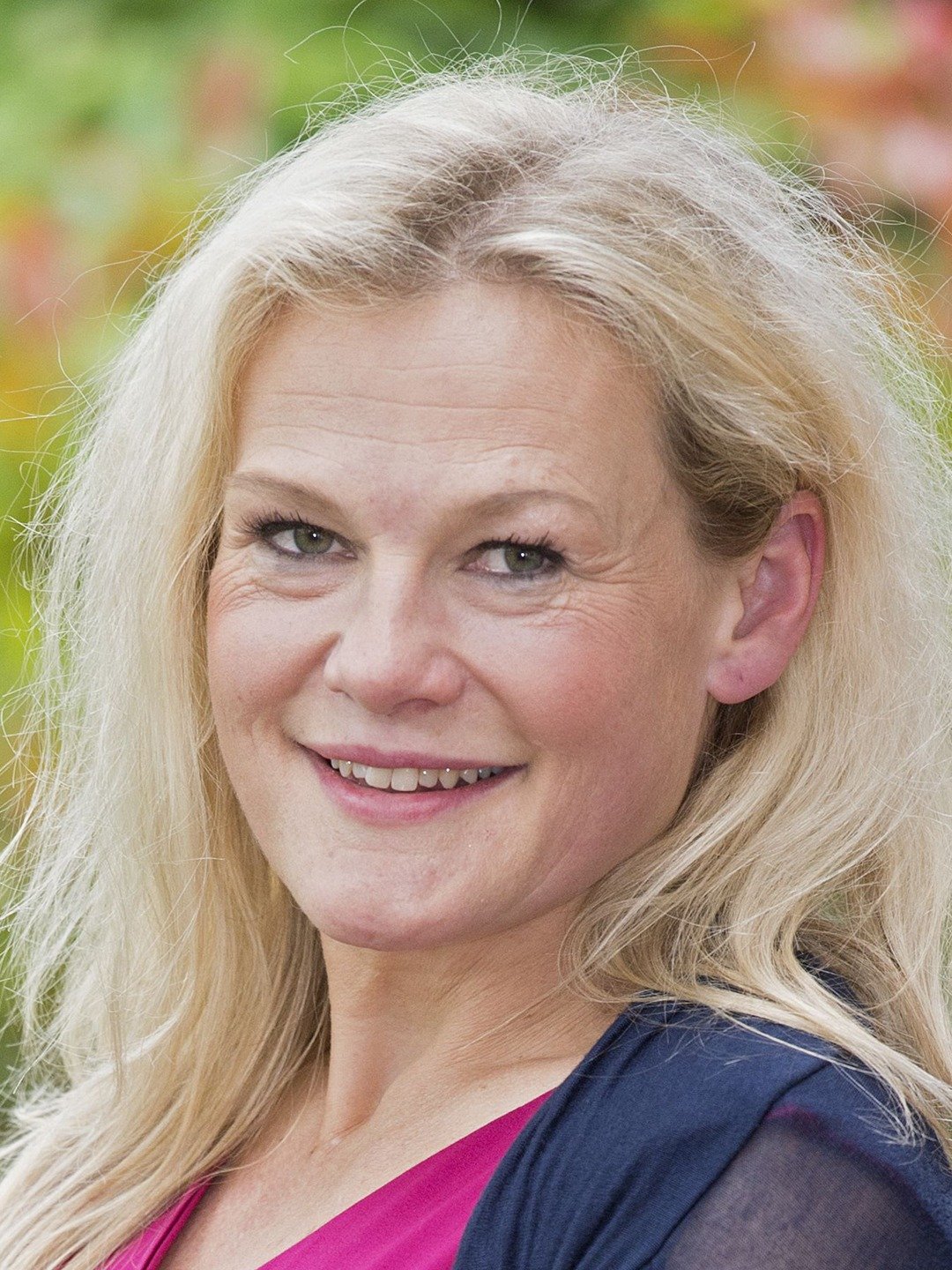 Ella Kenion; Primrose Hill,Londra,İngiltere doğumlu İngiliz  oyuncu, senarist