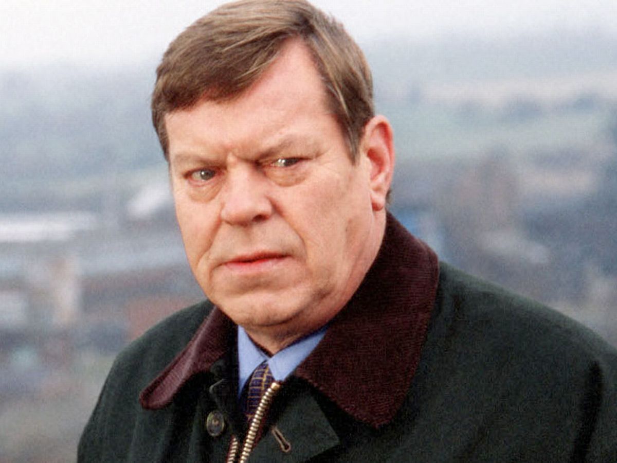 Warren Clarke; Oldham,Lancashire,İngiltere doğumlu İngiliz  oyuncu, yapımcı, yönetmen