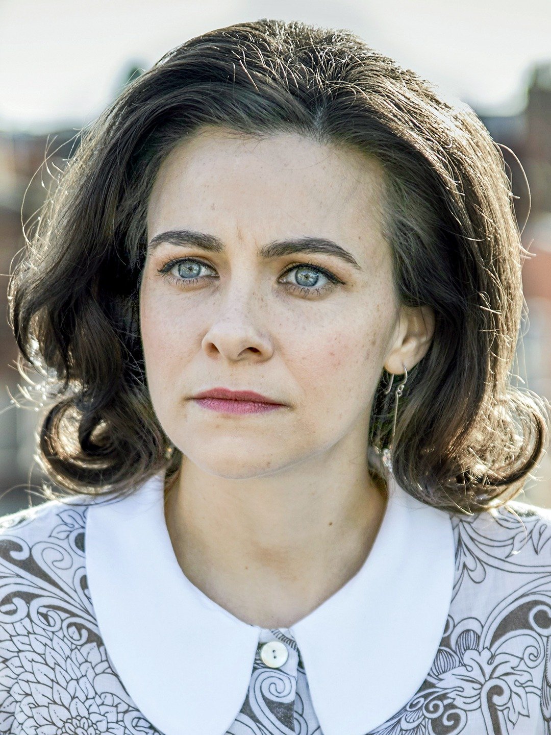 Sara Vickers; Strathaven,İskoçya doğumlu Sara Louise Vickers olarak da bilinen İngiliz  oyuncu