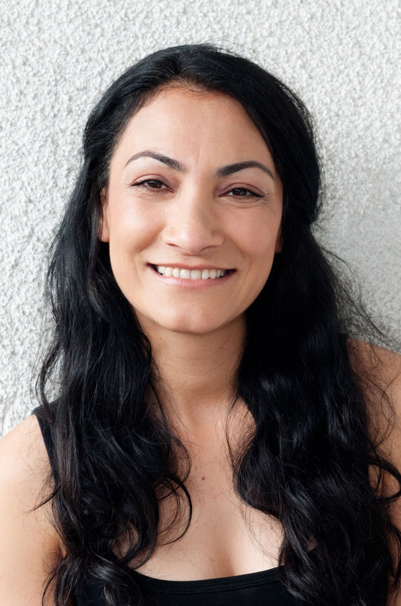 Alev Irmak; Tercan, Erzincan, Türkiye doğumlu Türk oyuncu, oyuncu yönetmeni