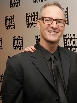 Stewart Schill; kurgucu, senarist