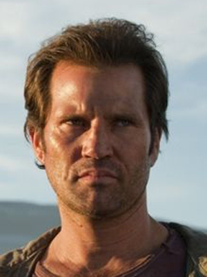 Langley Kirkwood; Bromley,Londra,İngiltere doğumlu İngiliz  oyuncu