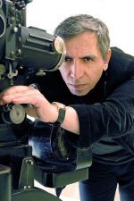Mohsen Makhmalbaf; İranlı senarist, kurgucu, yönetmen
