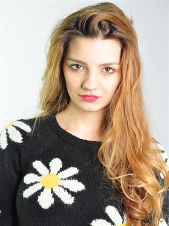 Betül Akdeniz; Türk oyuncu