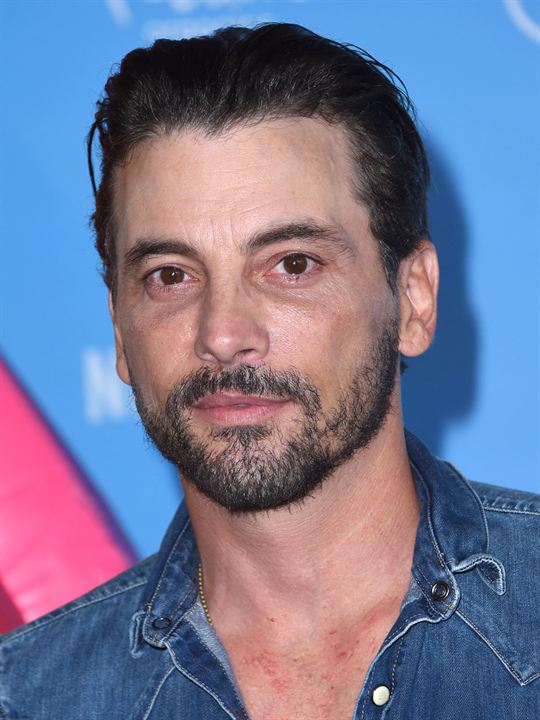 Skeet Ulrich; Brian Ray Trout olarak da bilinen Amerikalı oyuncu