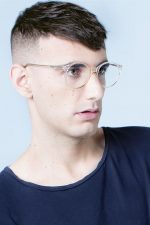 Alex Anwandter; Álex Anwandter Donoso olarak da bilinen Şilili besteci, genel yayın yönetmeni, ortak yapımcı