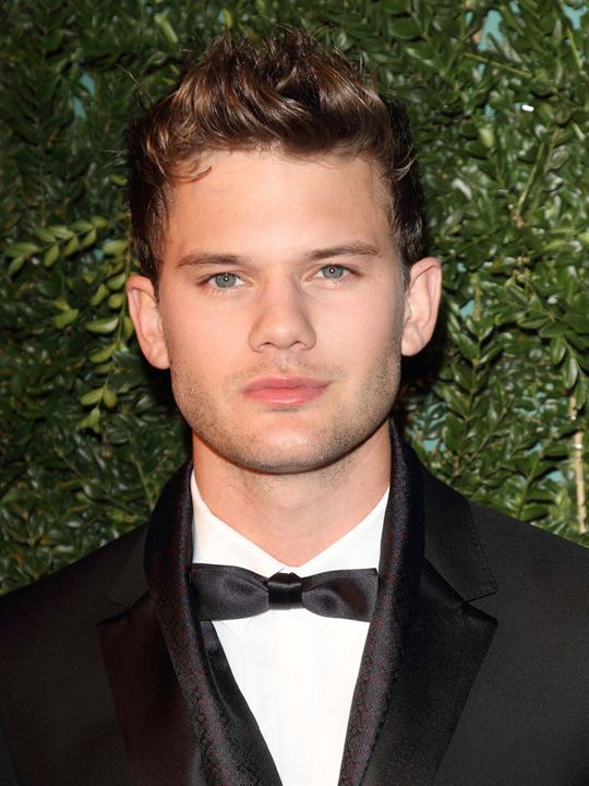 Jeremy Irvine; Gamlingay,Cambridgeshire,İngiltere doğumlu Jeremy William Fredric Smith olarak da bilinen İngiliz  oyuncu
