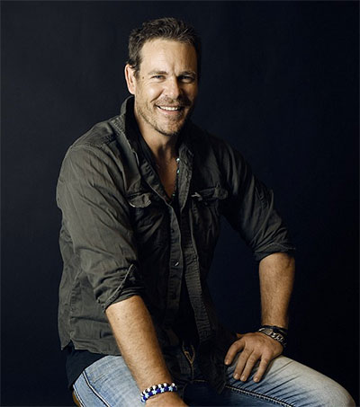 Aaron Jeffery; Howick, Auckland, Yeni Zelanda doğumlu Yeni Zelandalı oyuncu