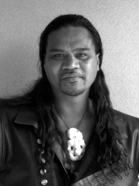 Lawrence Makoare; Bastion Point, Auckland, Yeni Zelanda doğumlu Yeni Zelandalı oyuncu