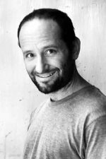 Carlos Reygadas; Mexico City, Meksika doğumlu Carlos Reygadas Castillo olarak da bilinen Meksikalı yapımcı, senarist, yönetmen