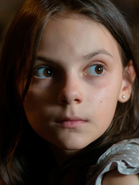 Dafne Keen; Madrid,İspanya doğumlu Daphne Keen Fernández olarak da bilinen İngiliz oyuncu