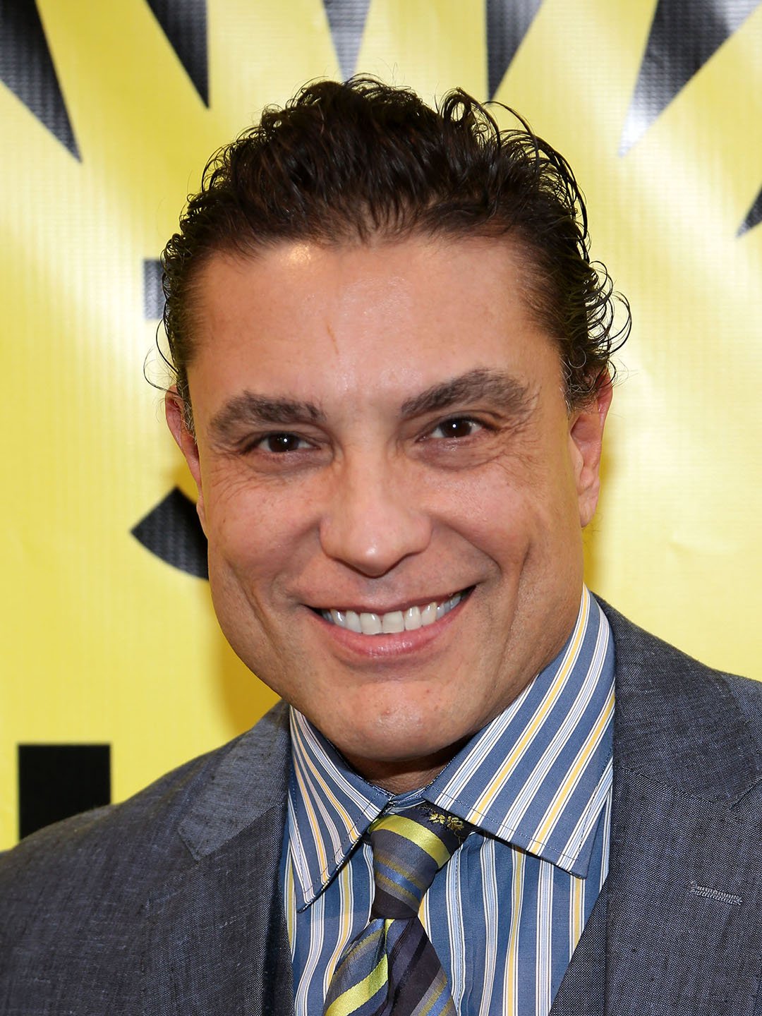 Osvaldo Ríos; Carolina, Porto Riko doğumlu Osvaldo Ríos Alonso olarak da bilinen Porto Rikolu idari yapımcı