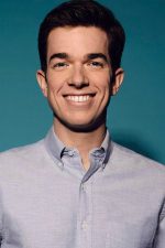 John Mulaney; John Edmund Mulaney olarak da bilinen Amerikalı oyuncu, idari yapımcı, senarist