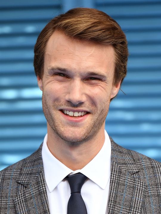 Hugh Skinner; Londra,İngiltere doğumlu İngiliz  oyuncu