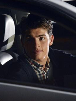 Gregg Sulkin; Londra,İngiltere doğumlu İngiliz  oyuncu