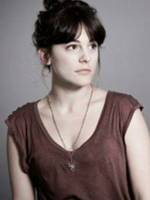 Phoebe Fox; Hammersmith,Londra,İngiltere doğumlu İngiliz  oyuncu