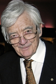 Denis Héroux; Montreal,Québec,Kanada doğumlu Kanadalı  yapımcı, yönetmen