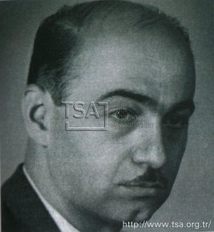 Arşavir Alyanak; Adapazarı, Sakarya, Türkiye doğumlu Türk yönetmen, senarist, oyuncu