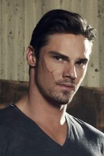 Jay Ryan; Auckland, Yeni Zelanda doğumlu Yeni Zelandalı oyuncu