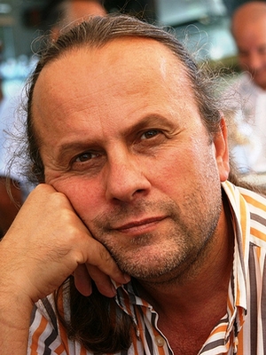 İsmail Güneş; Türk yönetmen, senarist, oyuncu yönetmeni