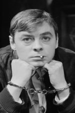 Hywel Bennett; Garnant,Carmarthenshire,İngiltere doğumlu İngiliz  oyuncu